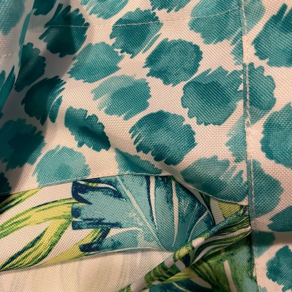 ISAAC MIZRAHI Reversible Water Repellent Picnic Blanket with Matching Tote - Picture 7 of 9